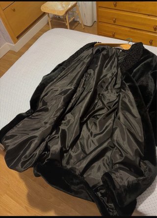 Abrigo largo de pelo negro