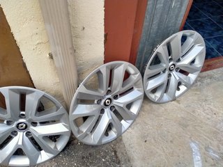 Tapacubos Renault radio 17