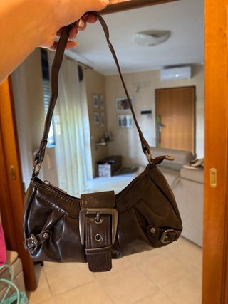 Borsetta marrone con fibbia