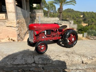Tractor Metal Decorativo Rojo