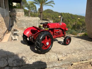 Tractor Metal Decorativo Rojo