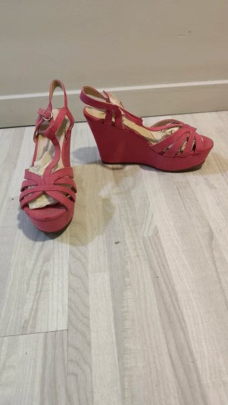 Sandalias cuña fucsia