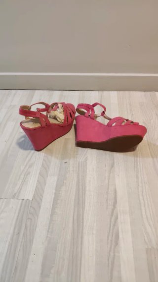 Sandalias cuña fucsia