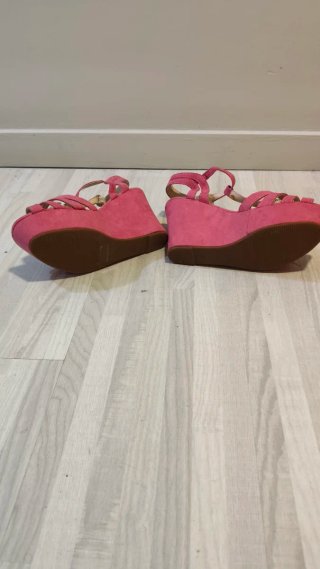 Sandalias cuña fucsia