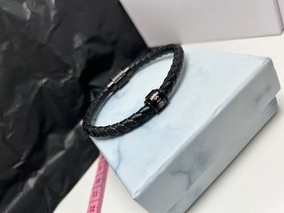 Pulsera Guess trenzada negra