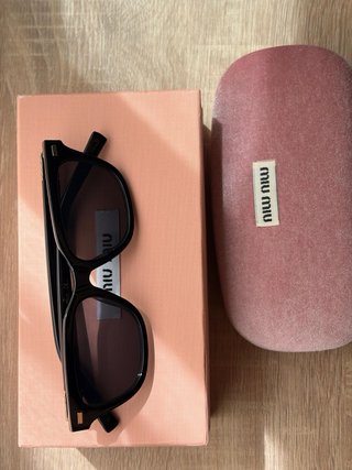 Gafas Miu Miu Negras y Rosas con Caja