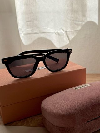 Gafas Miu Miu Negras y Rosas con Caja
