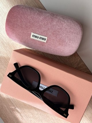 Gafas Miu Miu Negras y Rosas con Caja