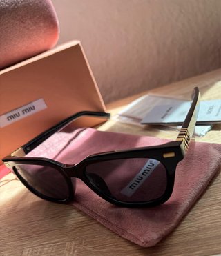 Gafas Miu Miu Negras y Rosas con Caja