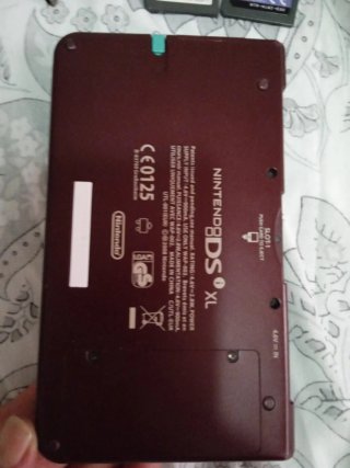 Consola Nintendo DSi XL Roja + 7 Juegos