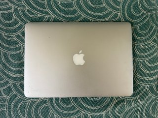 Apple MacBook Air - 13" Intel Core i5 - NO SSD