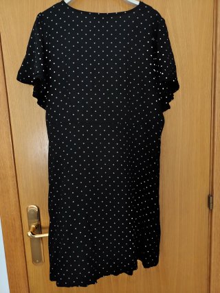 Vestido negro con topos