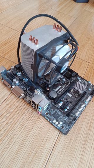 Placa Base GIGABYTE FM2+/FM1 DDR3