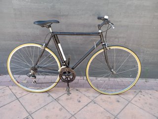 Bicicleta de carretera Fixie negra