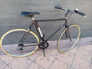 Bicicleta de carretera Fixie negra