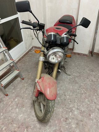 Hyosung GT 250 Comet Roja