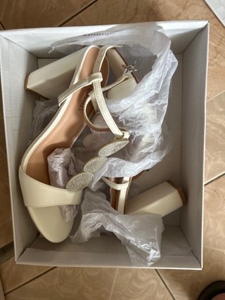 Zapatos de tacón elegantes blancos talla 40