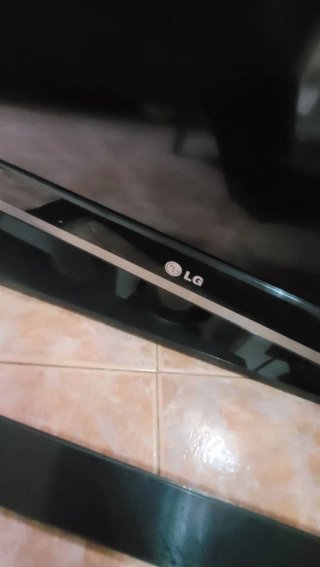 Televisor LG 42 Negro y Plata