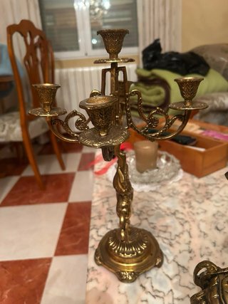 Reloj, candelabros y revistero bronce