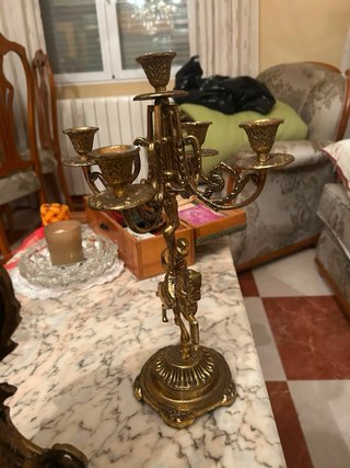 Reloj, candelabros y revistero bronce