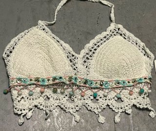Top Crochet Blanco Cuentas y Pompones