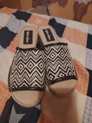 Sandalias cuña negras y blancas talla 37