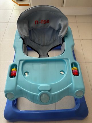 Tacatá Nurse con consola de juegos