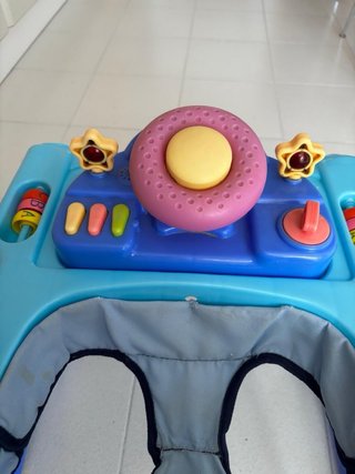 Tacatá Nurse con consola de juegos