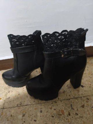 Botines negros plataforma blonda