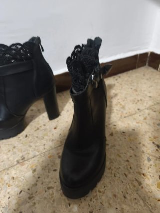 Botines negros plataforma blonda
