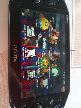 PS Vita Slim Negra + Juegos