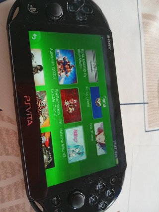 PS Vita Slim Negra + Juegos