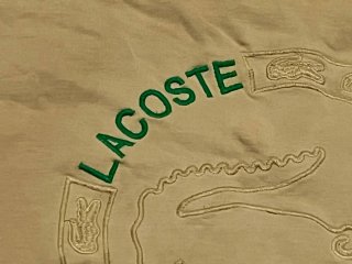 Camiseta Lacoste bordada beige