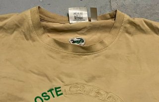 Camiseta Lacoste bordada beige