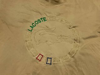Camiseta Lacoste bordada beige