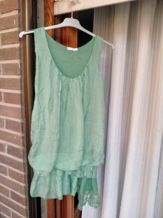 Blusa verde sin mangas