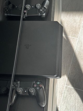 PS4 Negra + 2 Mandos