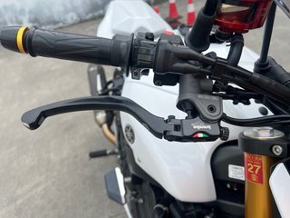 Yamaha Fazer8 N-Sport Blanca y Negra