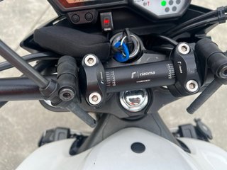 Yamaha Fazer8 N-Sport Blanca y Negra