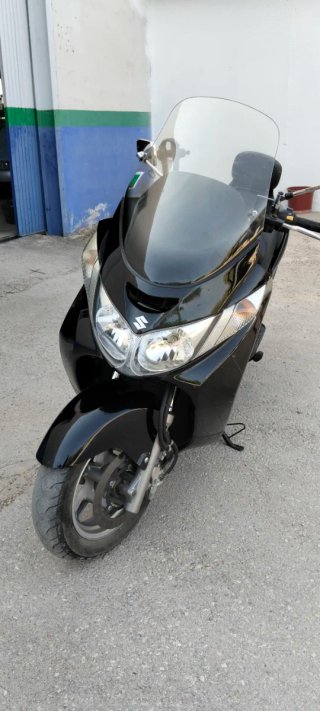 Suzuki Burgman 250 Maxi Scooter Negra