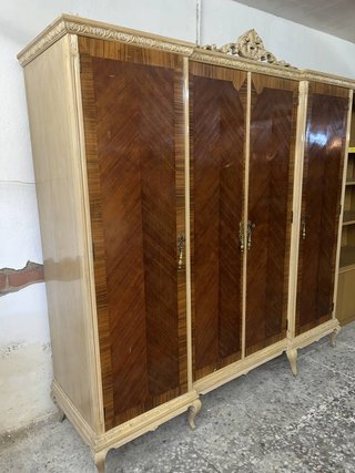 ARMARIO CLÁSICO DE MADERA