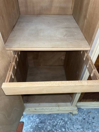 ARMARIO CLÁSICO DE MADERA