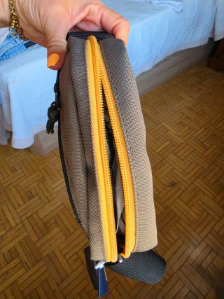 Bandolera Reebok Verde y Negra