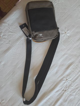 Bandolera Reebok Verde y Negra