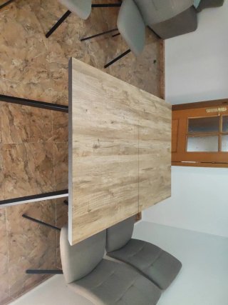 Mesa de comedor moderna