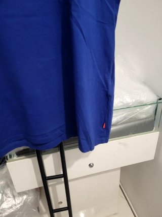 Camiseta Levi's azul con logo