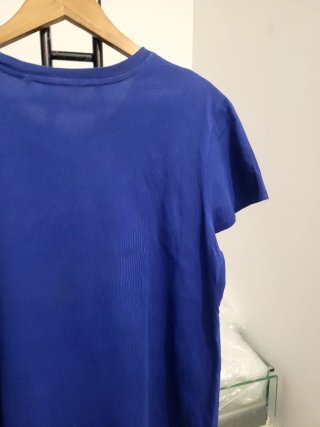 Camiseta Levi's azul con logo