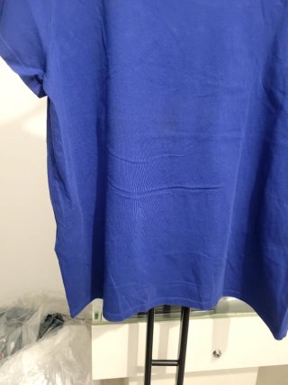 Camiseta Levi's azul con logo