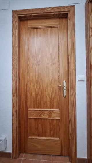 Puerta interior madera pino