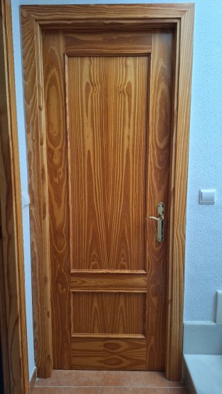 Puerta interior madera pino